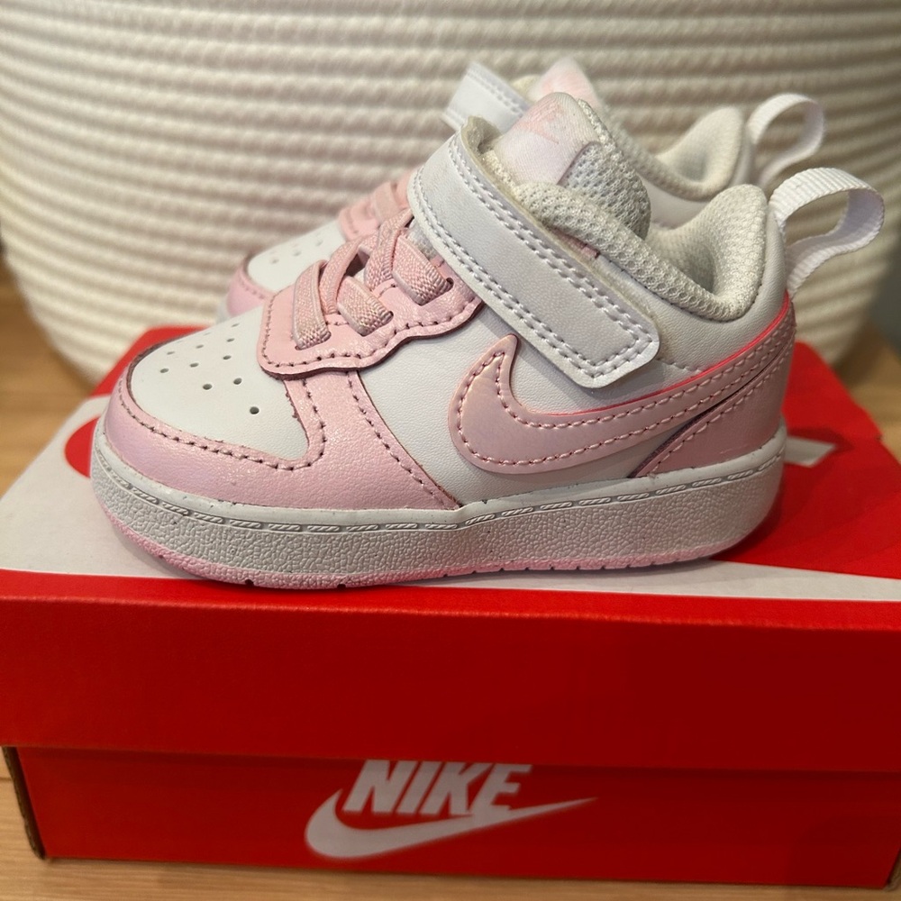 Kids Nike Court Borough Low 2 - size 4c